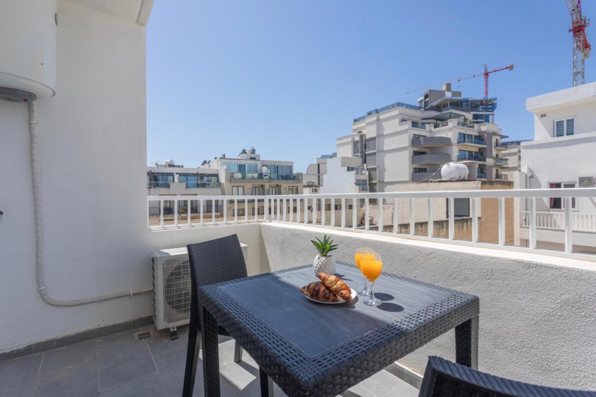 Saint Julian - Lovely Apartment With Terrace - Cityapartmentstay San Ġiljan Exterior foto